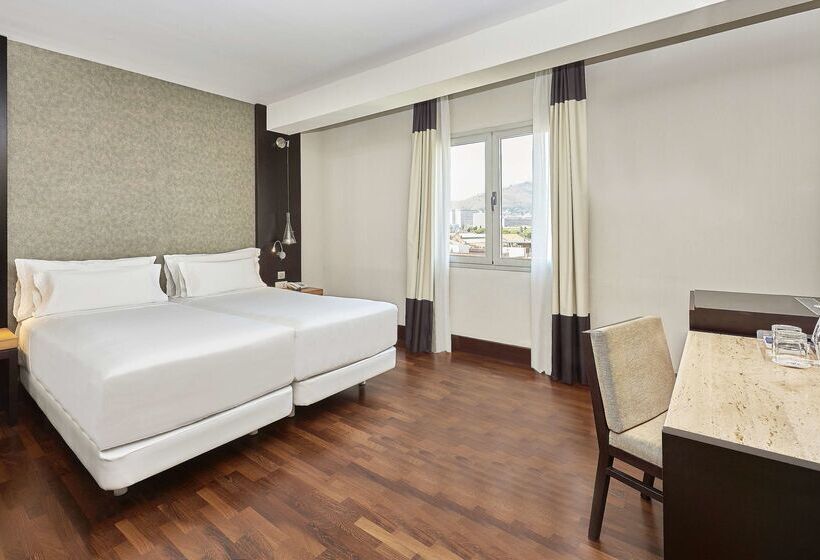 فندق NH Barcelona Stadium