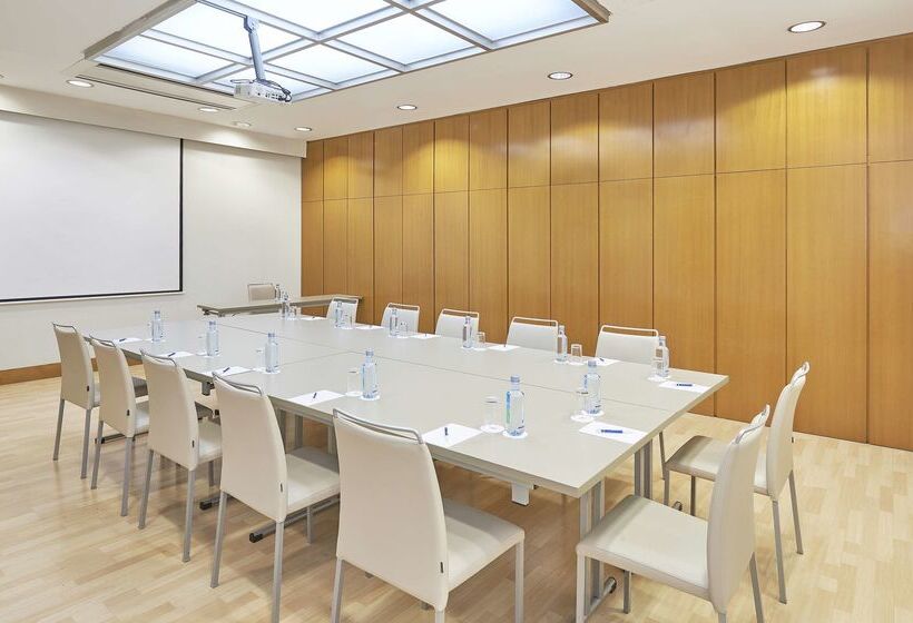 فندق NH Barcelona Stadium