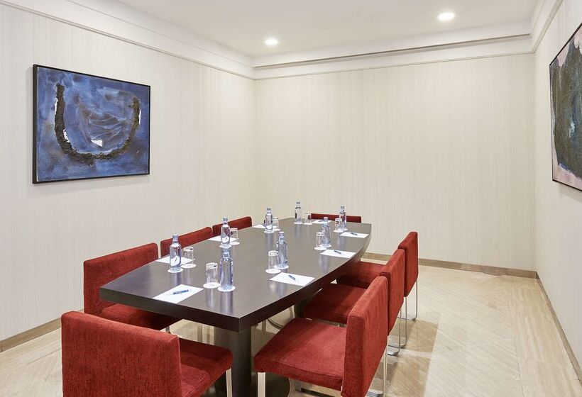 فندق NH Barcelona Stadium