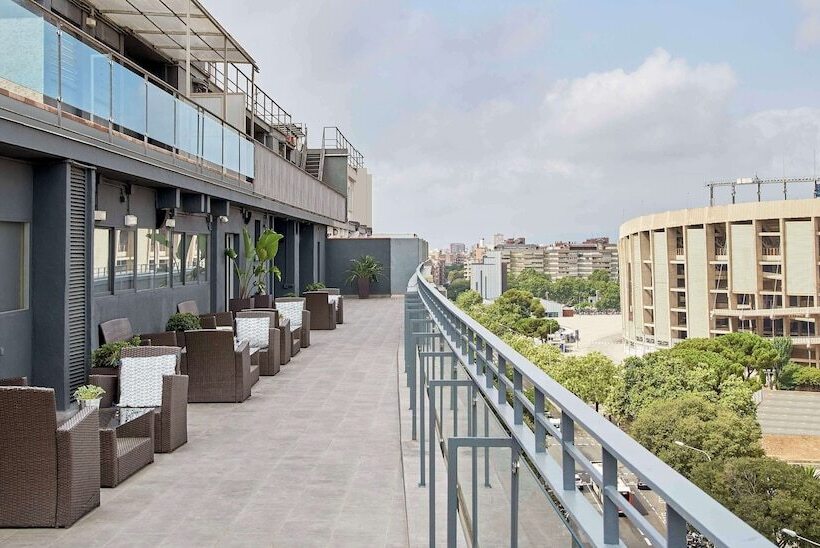 فندق NH Barcelona Stadium