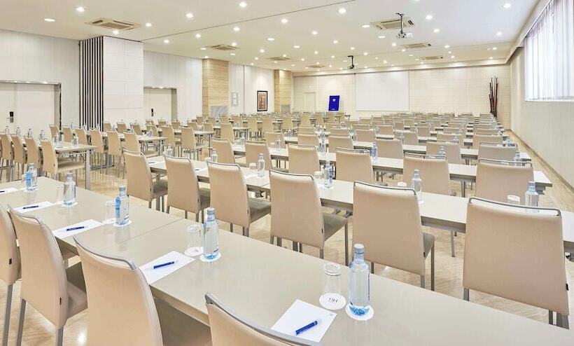 فندق NH Barcelona Stadium