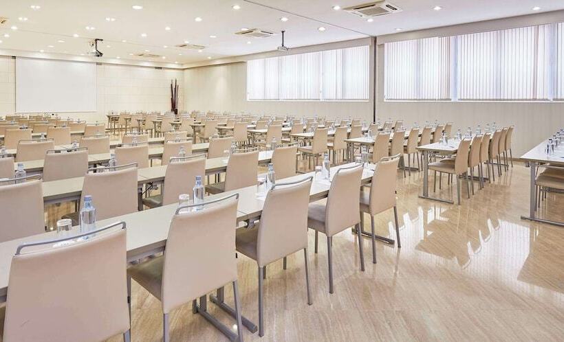 Отель NH Barcelona Stadium