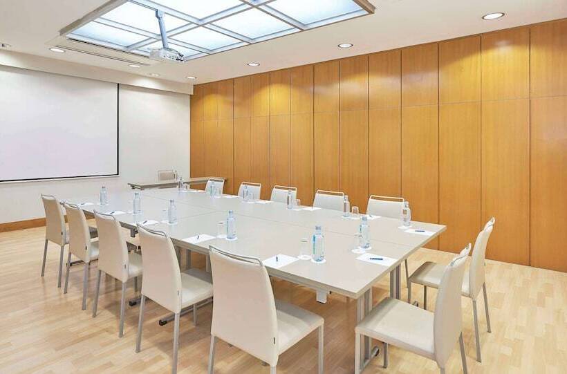 فندق NH Barcelona Stadium