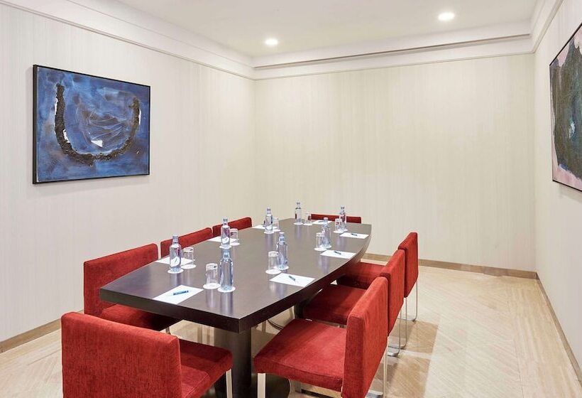 Отель NH Barcelona Stadium