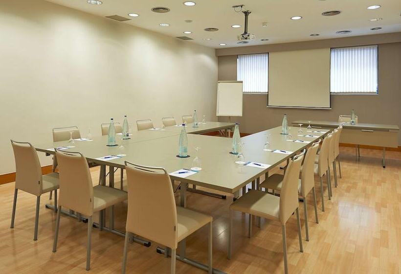 فندق NH Barcelona Stadium