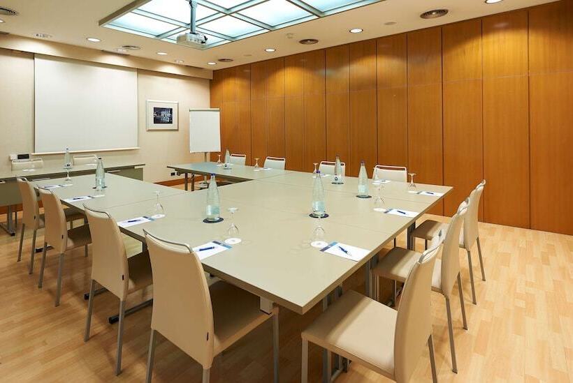 فندق NH Barcelona Stadium