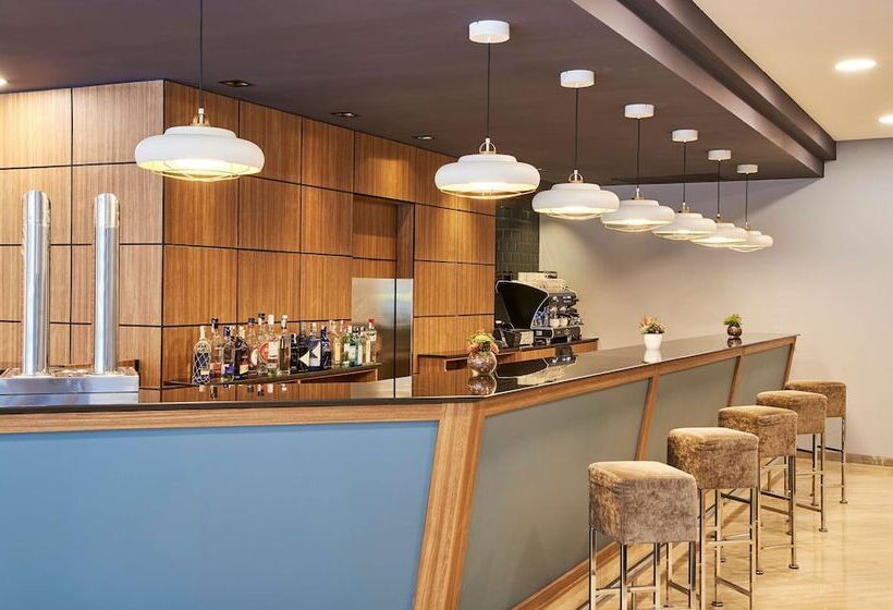 فندق NH Barcelona Stadium