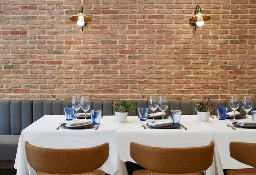 Отель NH Barcelona Stadium