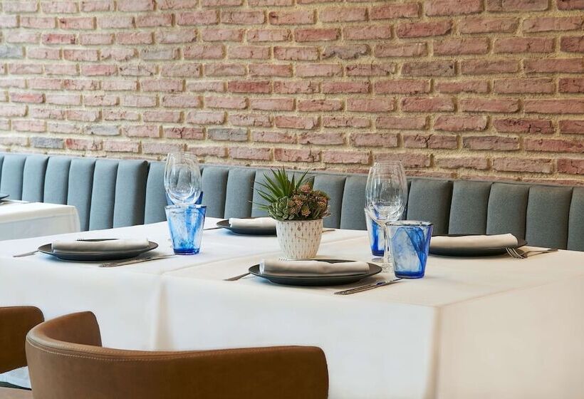 فندق NH Barcelona Stadium