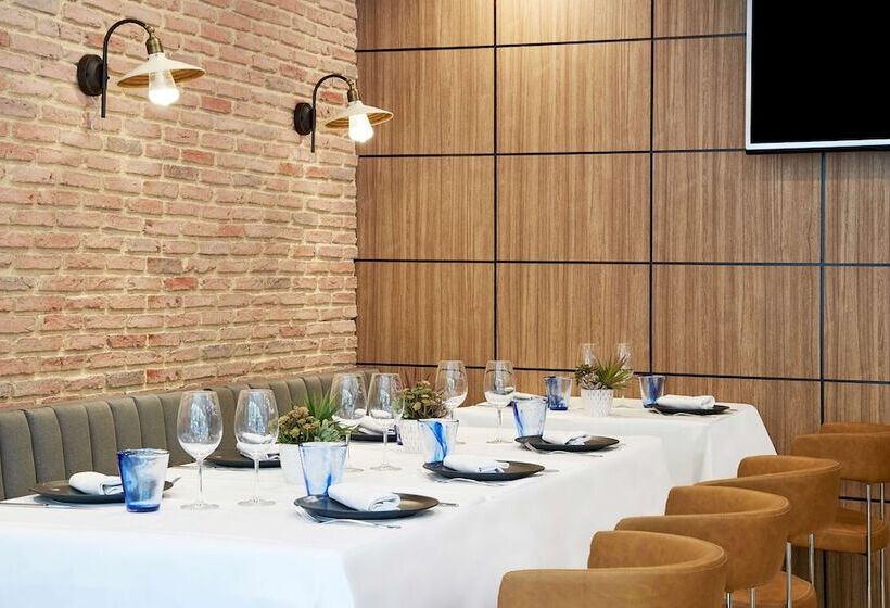 Отель NH Barcelona Stadium