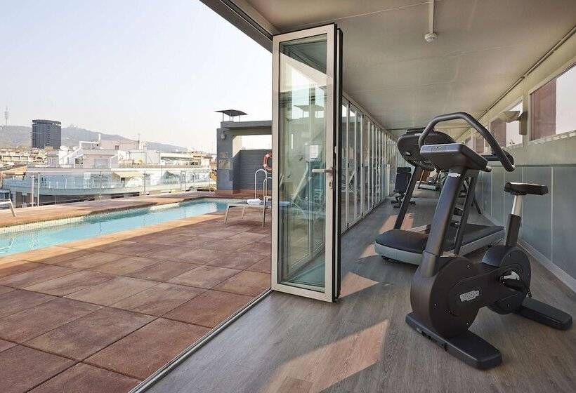 فندق NH Barcelona Stadium