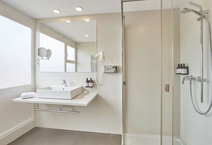 Отель NH Barcelona Stadium