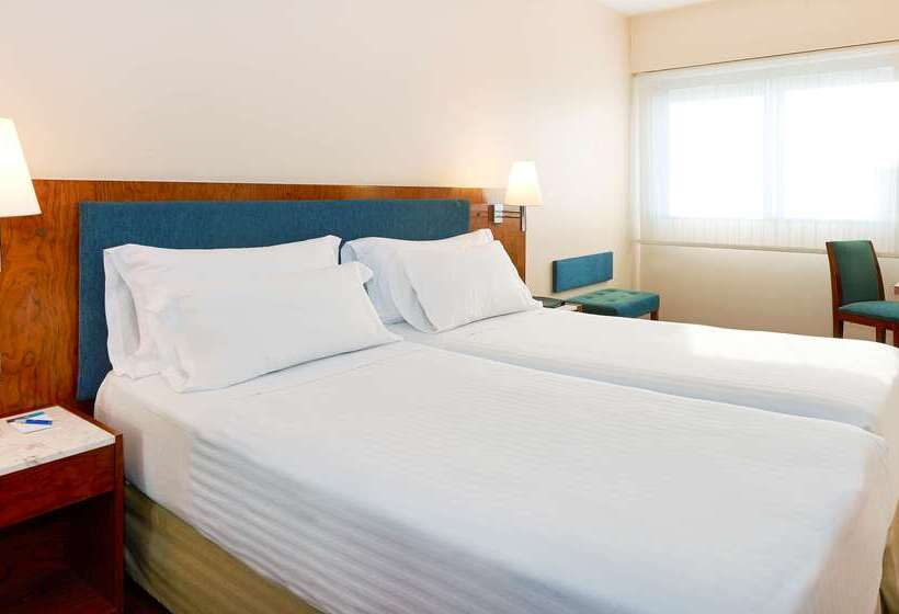 Отель NH Barcelona Entenza