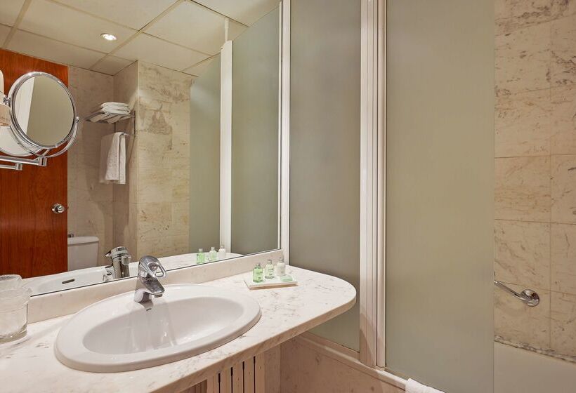 هتل NH Barcelona Entenza