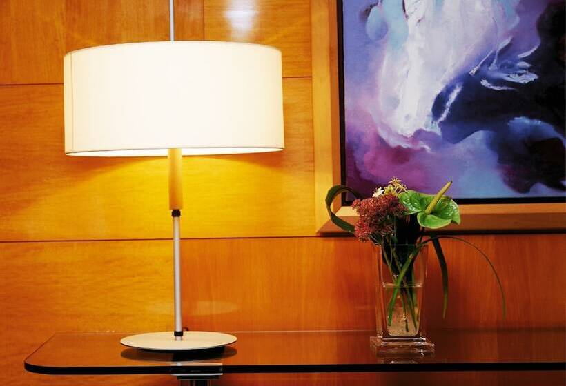 Отель NH Barcelona Entenza