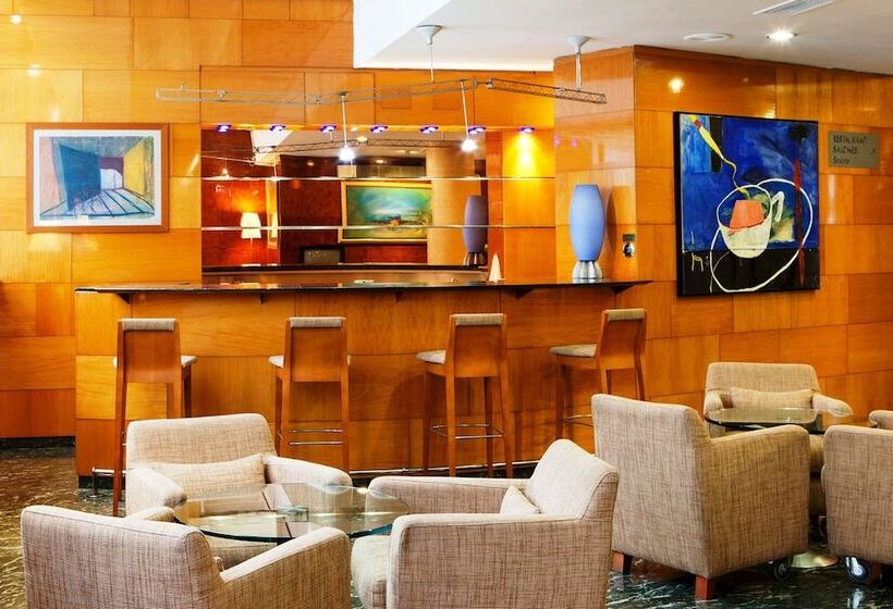 Отель NH Barcelona Entenza