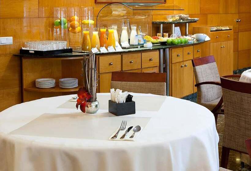 Отель NH Barcelona Entenza