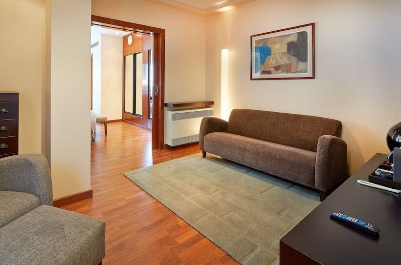 Отель NH Barcelona Entenza