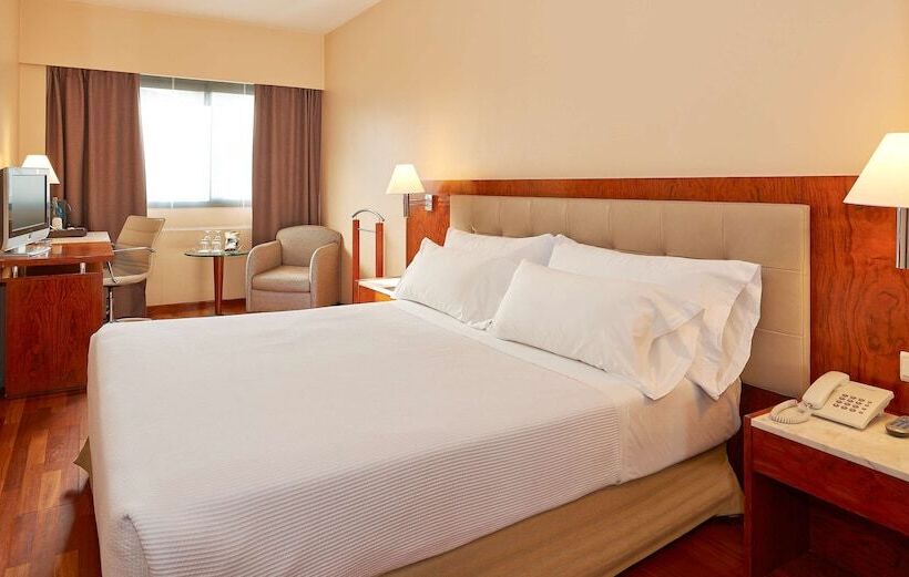 هتل NH Barcelona Entenza