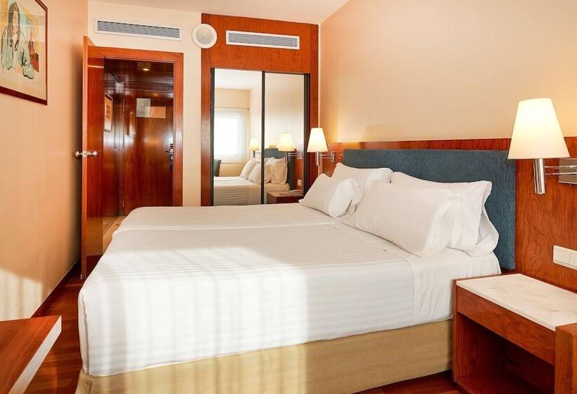 Отель NH Barcelona Entenza