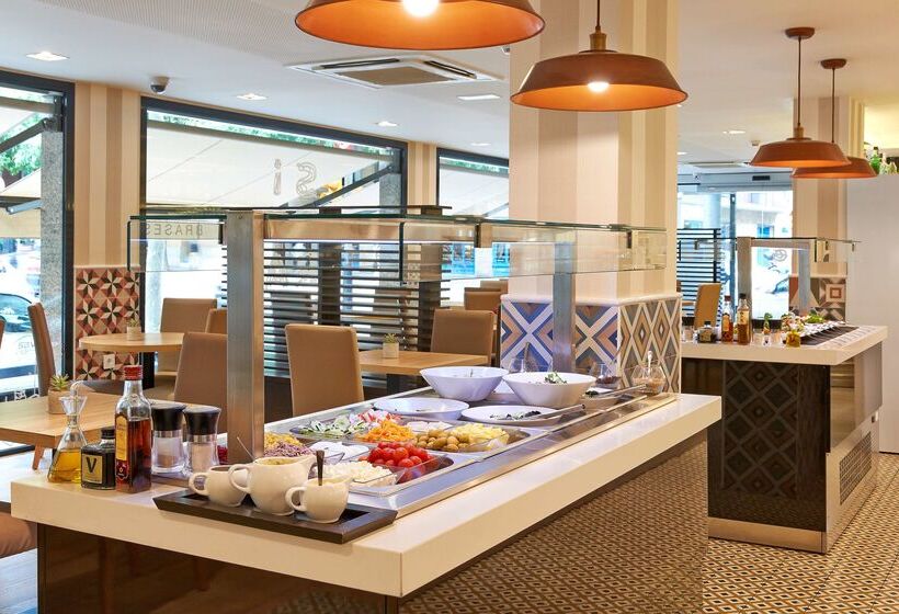 Отель NH Barcelona Les Corts