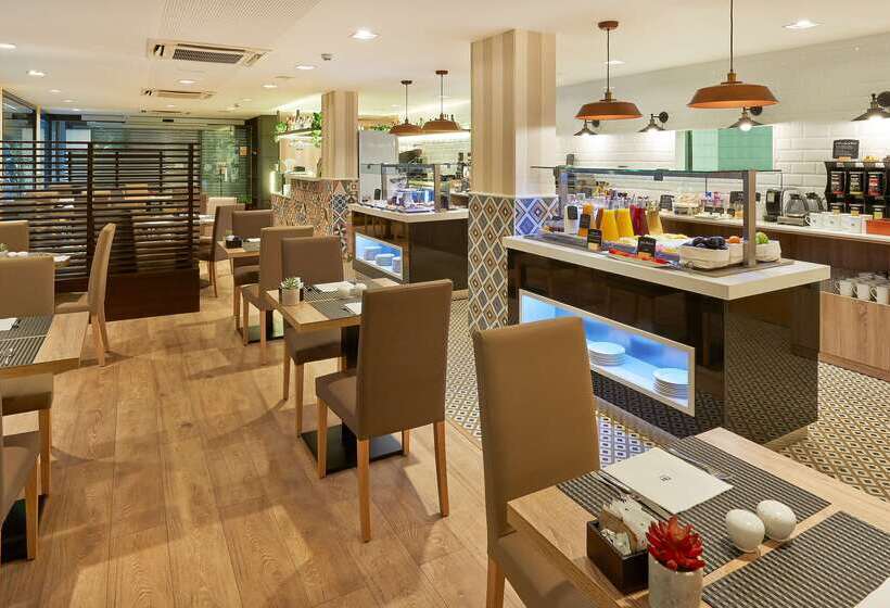 Отель NH Barcelona Les Corts