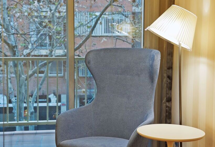 Отель NH Barcelona Les Corts