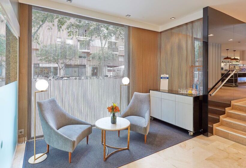 Отель NH Barcelona Les Corts