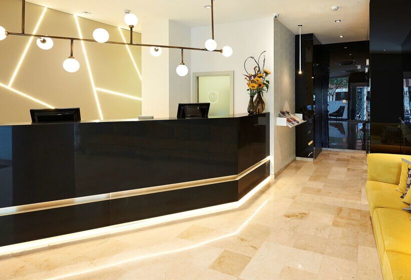 هتل NH Barcelona Les Corts