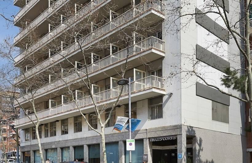 هتل NH Barcelona Les Corts