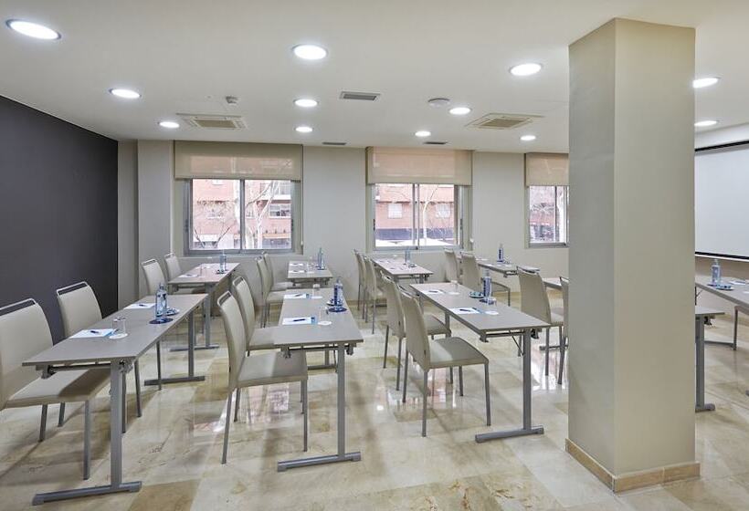 هتل NH Barcelona Les Corts