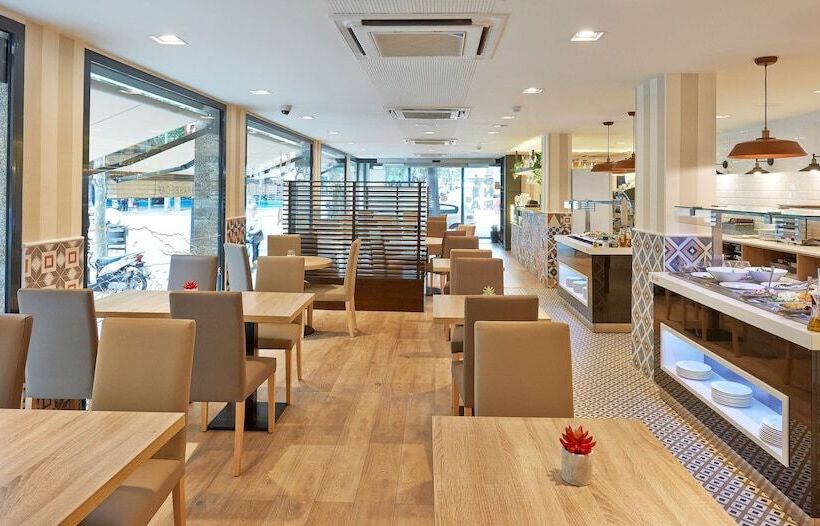 هتل NH Barcelona Les Corts