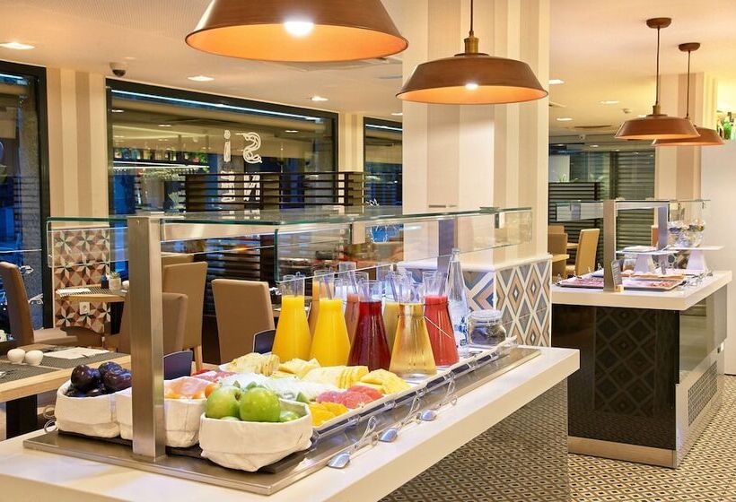 هتل NH Barcelona Les Corts