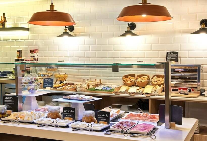 هتل NH Barcelona Les Corts