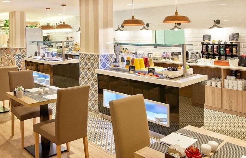 هتل NH Barcelona Les Corts