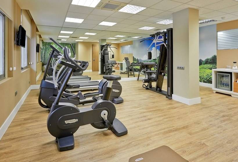 هتل NH Barcelona Les Corts