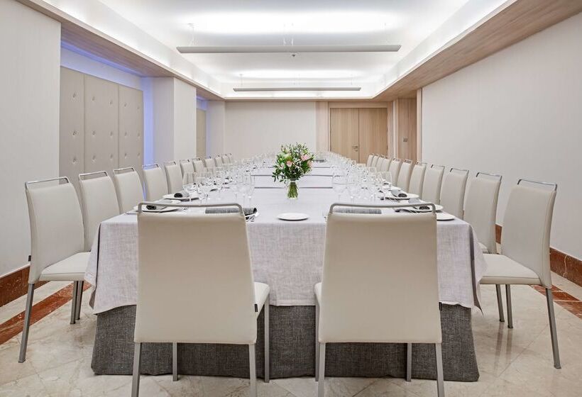 هتل NH Collection Cáceres Palacio De Oquendo