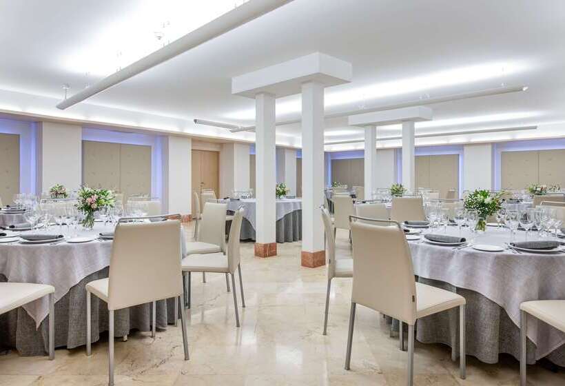 هتل NH Collection Cáceres Palacio De Oquendo