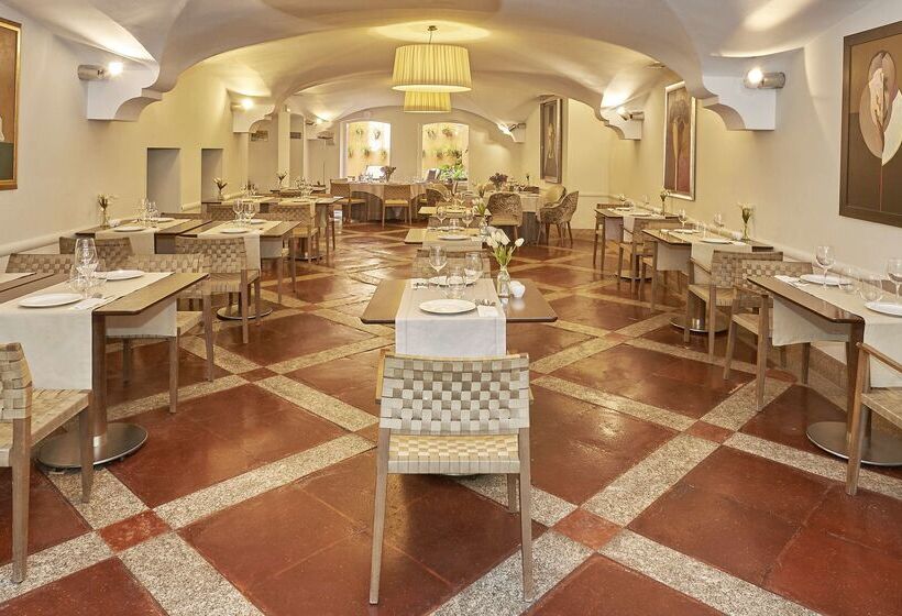 هتل NH Collection Cáceres Palacio De Oquendo