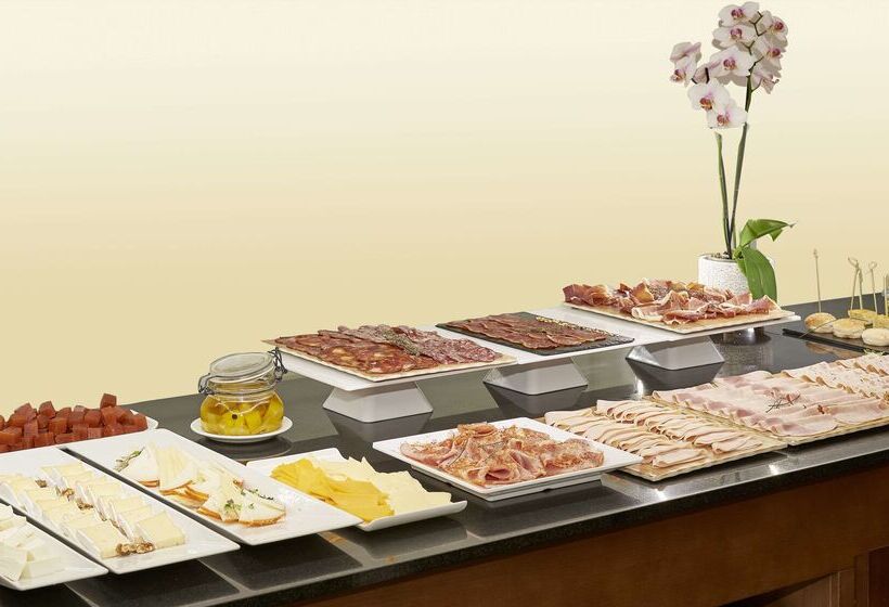 هتل NH Collection Cáceres Palacio De Oquendo