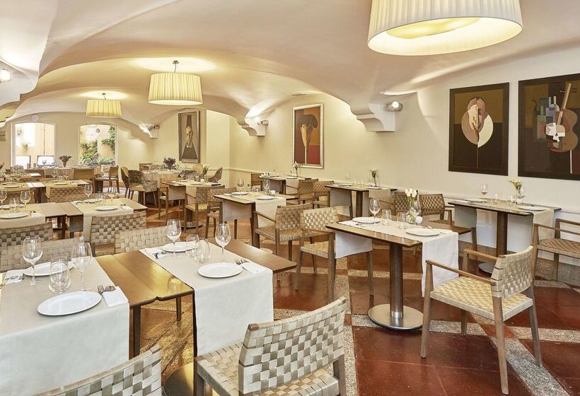 هتل NH Collection Cáceres Palacio De Oquendo