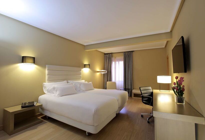 هتل NH Collection Cáceres Palacio De Oquendo