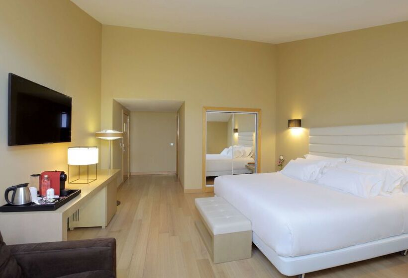 هتل NH Collection Cáceres Palacio De Oquendo