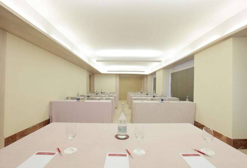 هتل NH Collection Cáceres Palacio De Oquendo