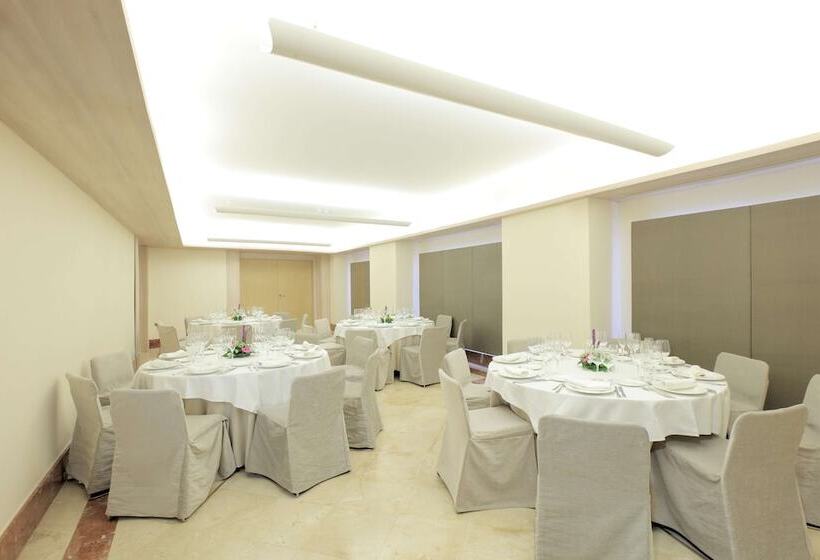 هتل NH Collection Cáceres Palacio De Oquendo