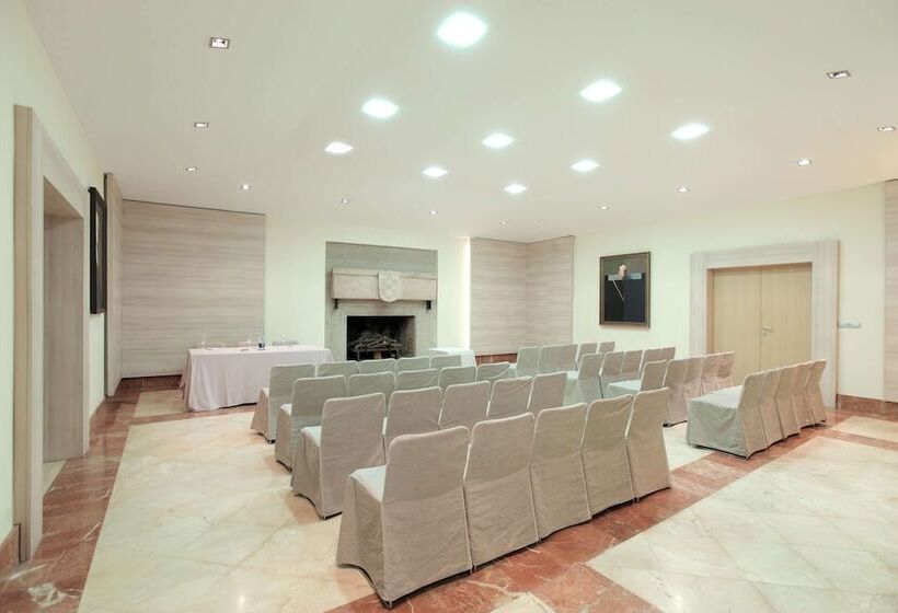 هتل NH Collection Cáceres Palacio De Oquendo