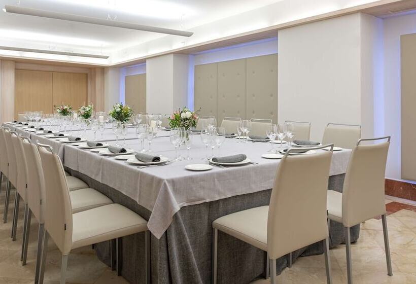 هتل NH Collection Cáceres Palacio De Oquendo