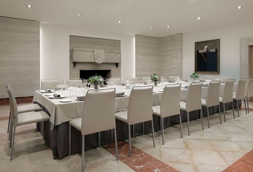 هتل NH Collection Cáceres Palacio De Oquendo