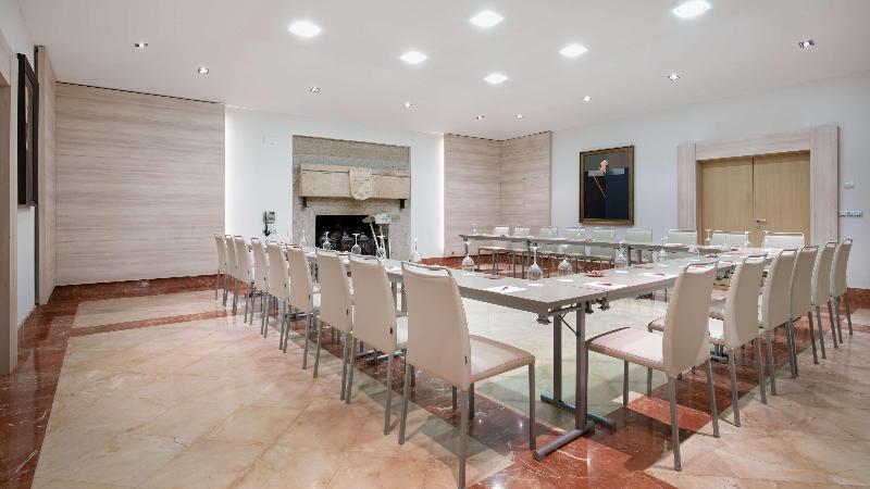 هتل NH Collection Cáceres Palacio De Oquendo