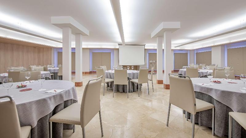 هتل NH Collection Cáceres Palacio De Oquendo